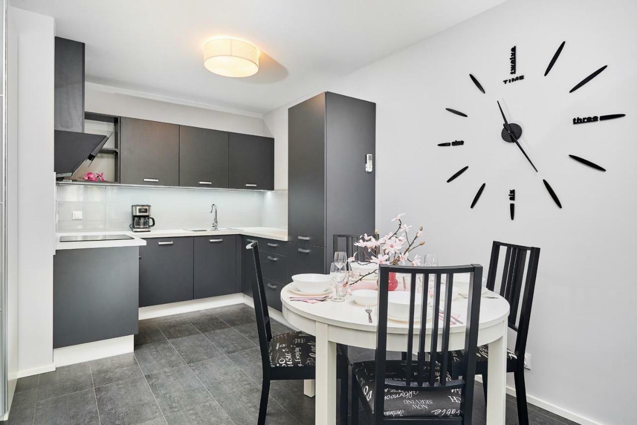 Swistackiego With Free Garage By Renters Apartment *