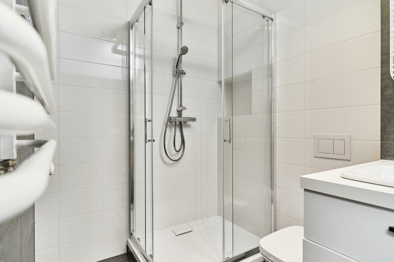 Swistackiego With Free Garage By Renters Apartment *