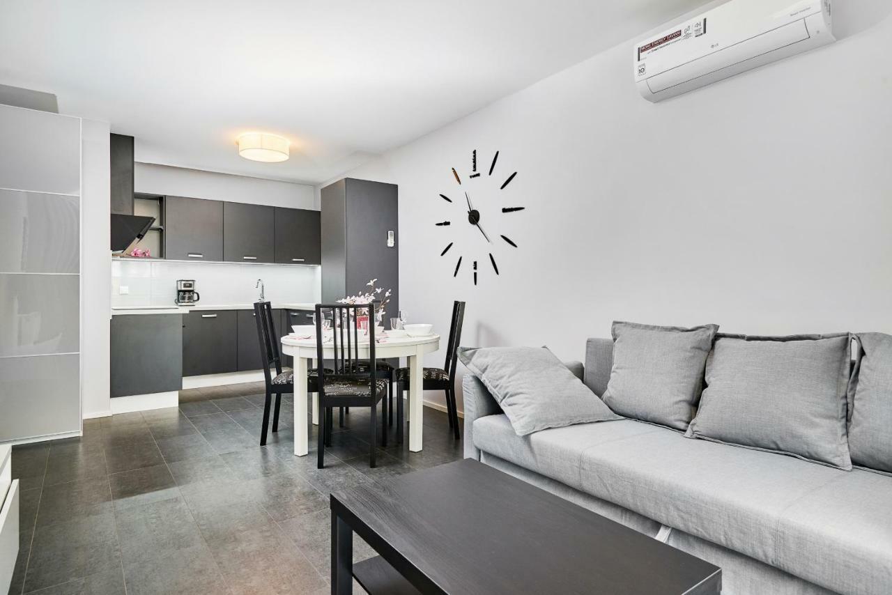 Swistackiego With Free Garage By Renters Apartment