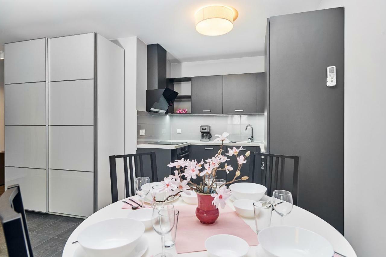 Swistackiego With Free Garage By Renters Wroclaw